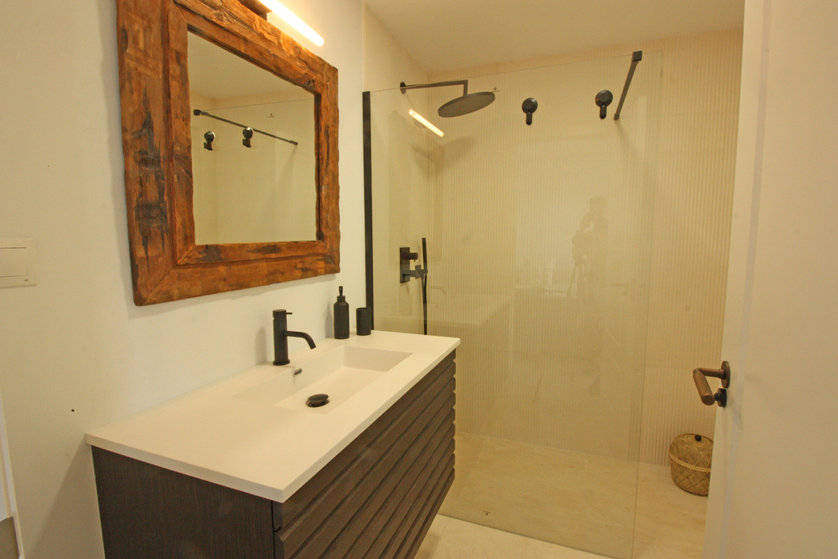 Se vende Villa - Chalet de 4 dormitorios en Costa Del Sol, Málaga, España