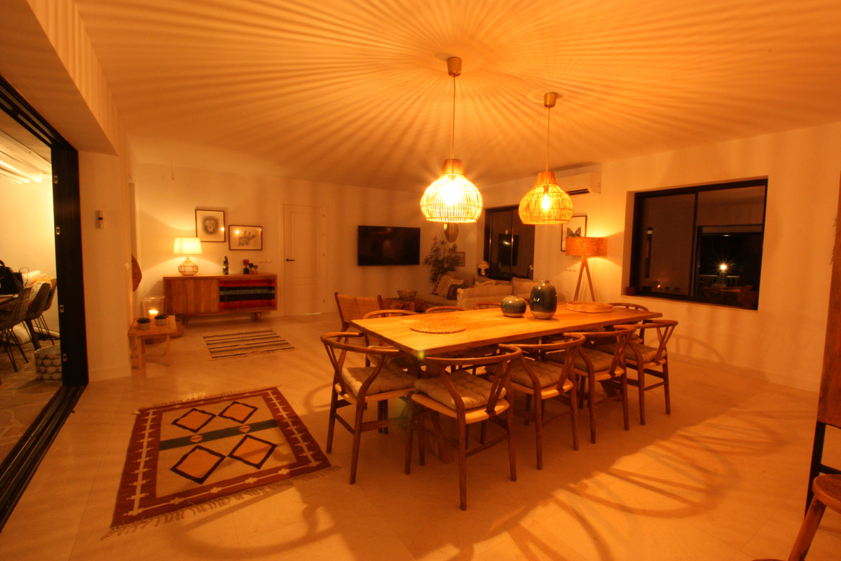 Se vende Villa - Chalet de 4 dormitorios en Costa Del Sol, Málaga, España