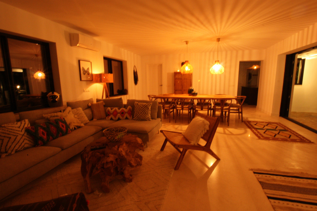 Se vende Villa - Chalet de 4 dormitorios en Costa Del Sol, Málaga, España