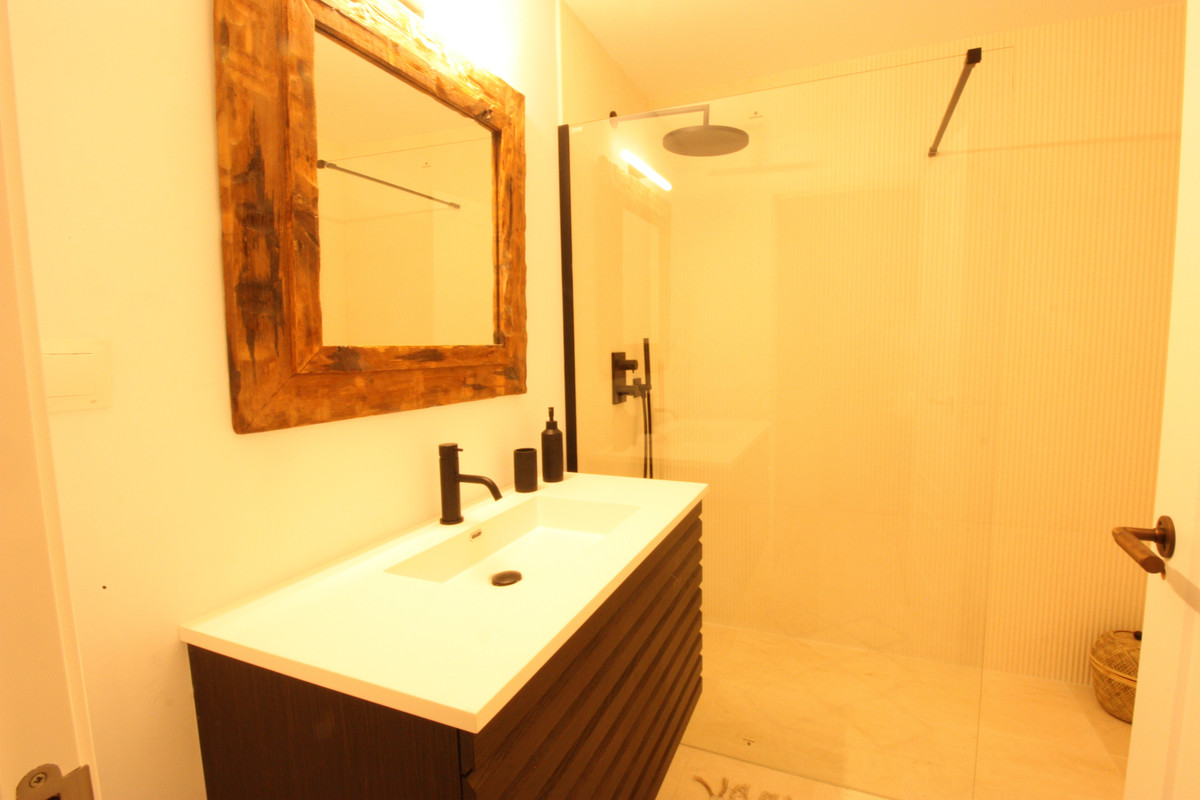 Se vende Villa - Chalet de 4 dormitorios en Costa Del Sol, Málaga, España