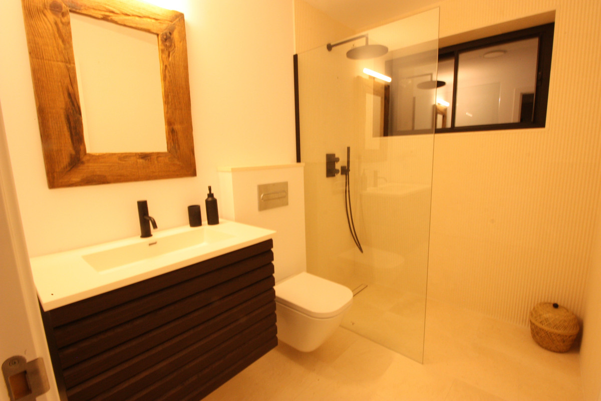 Se vende Villa - Chalet de 4 dormitorios en Costa Del Sol, Málaga, España