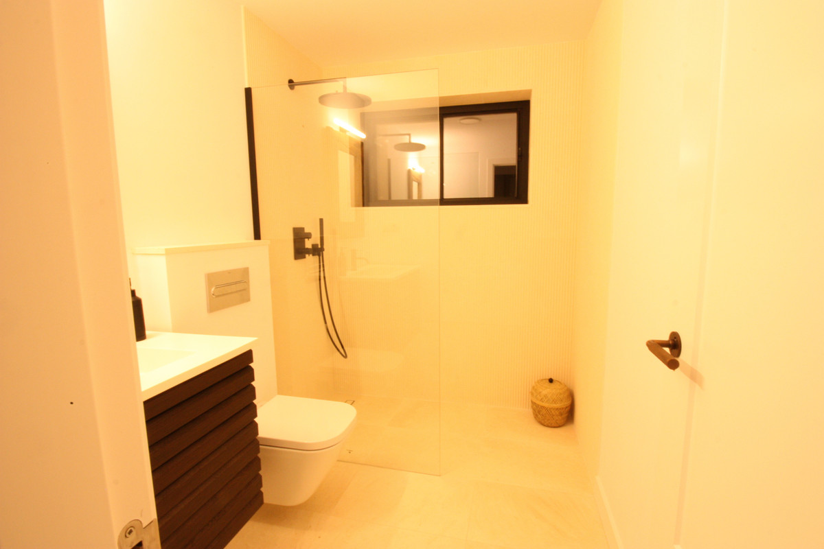 Se vende Villa - Chalet de 4 dormitorios en Costa Del Sol, Málaga, España