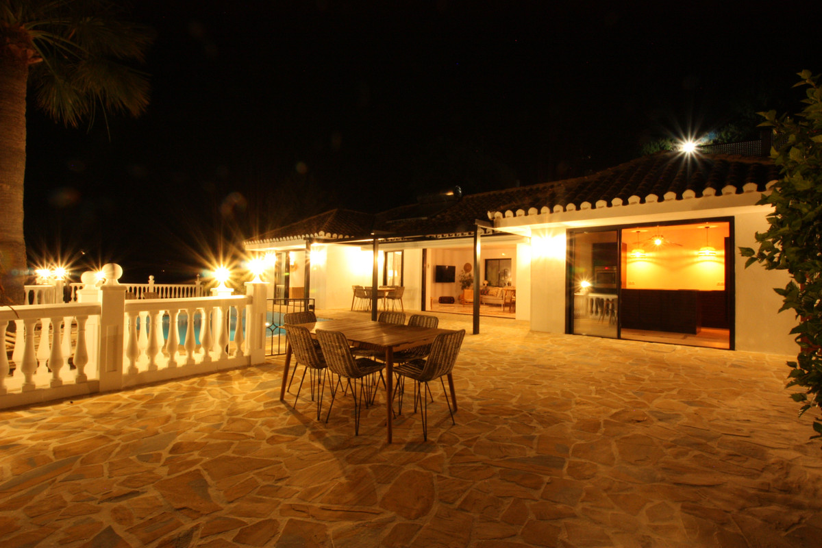 Se vende Villa - Chalet de 4 dormitorios en Costa Del Sol, Málaga, España