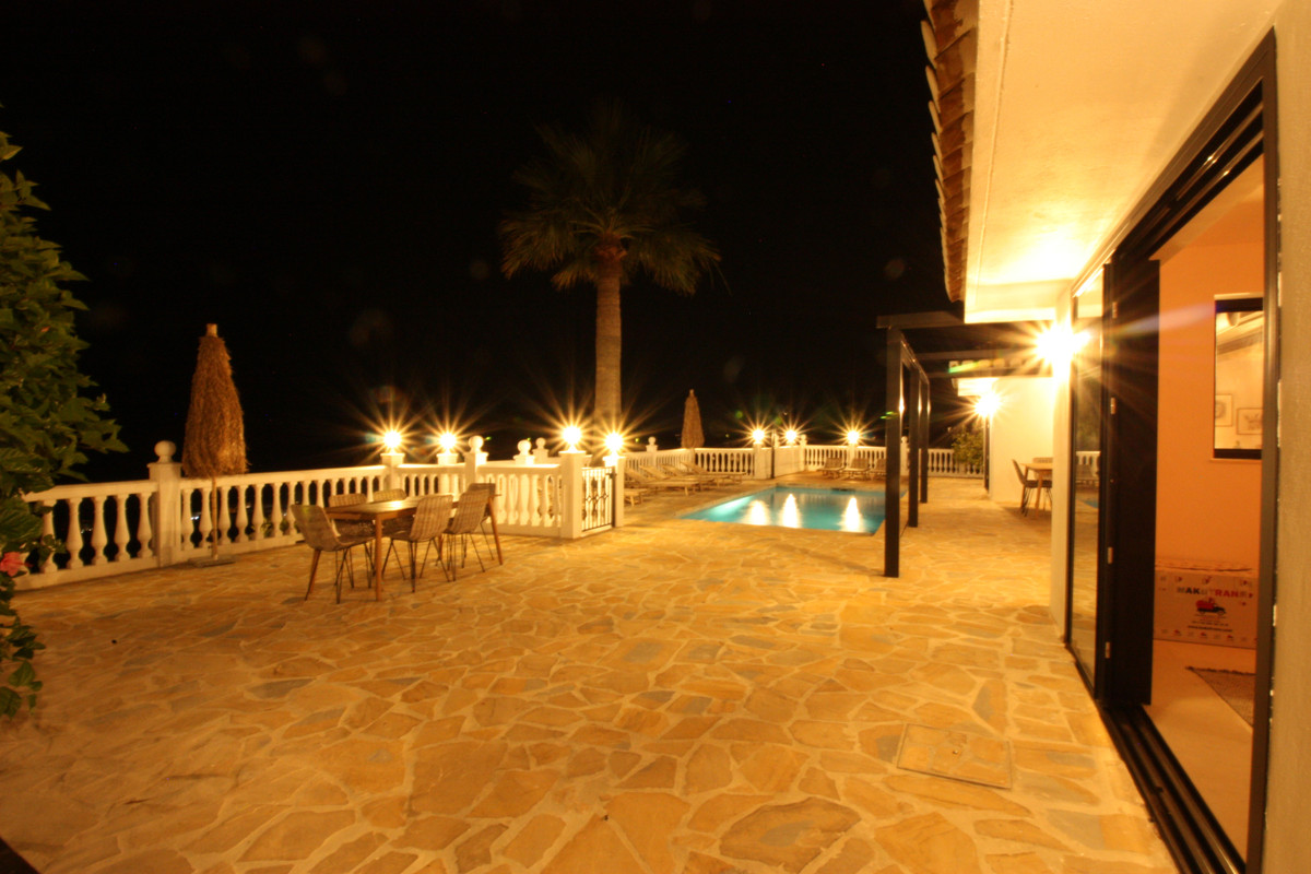 Se vende Villa - Chalet de 4 dormitorios en Costa Del Sol, Málaga, España