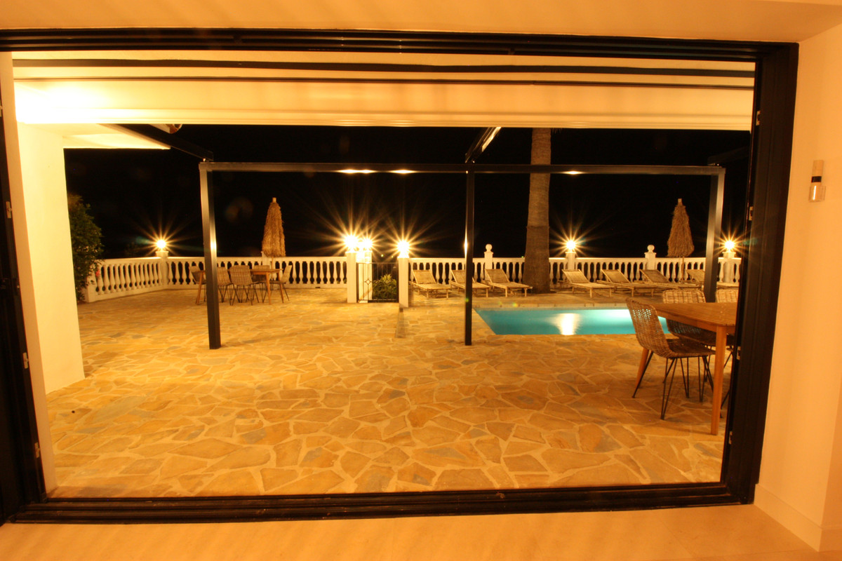 Se vende Villa - Chalet de 4 dormitorios en Costa Del Sol, Málaga, España