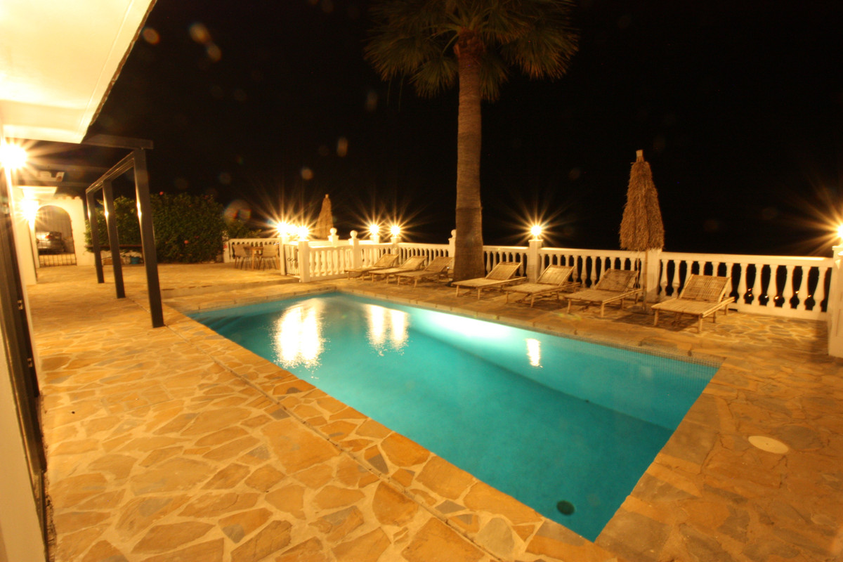 Se vende Villa - Chalet de 4 dormitorios en Costa Del Sol, Málaga, España
