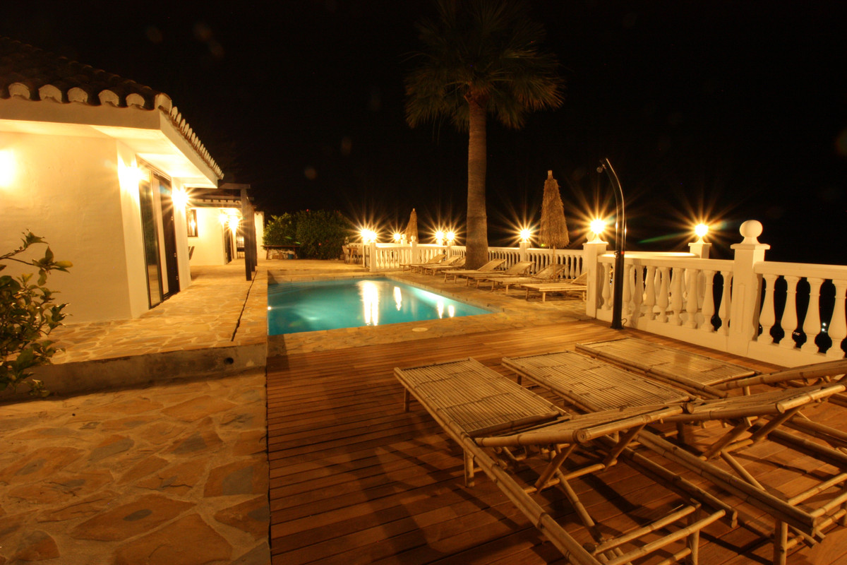 Se vende Villa - Chalet de 4 dormitorios en Costa Del Sol, Málaga, España