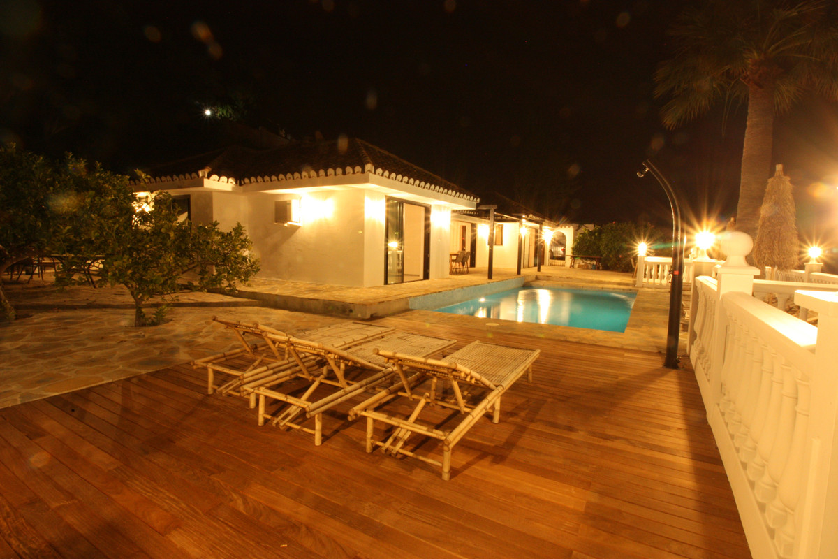 Se vende Villa - Chalet de 4 dormitorios en Costa Del Sol, Málaga, España