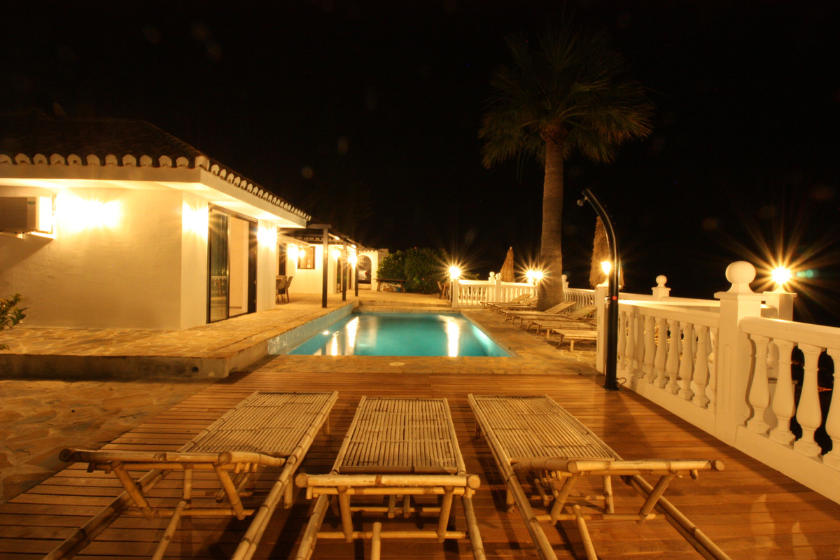 Se vende Villa - Chalet de 4 dormitorios en Costa Del Sol, Málaga, España