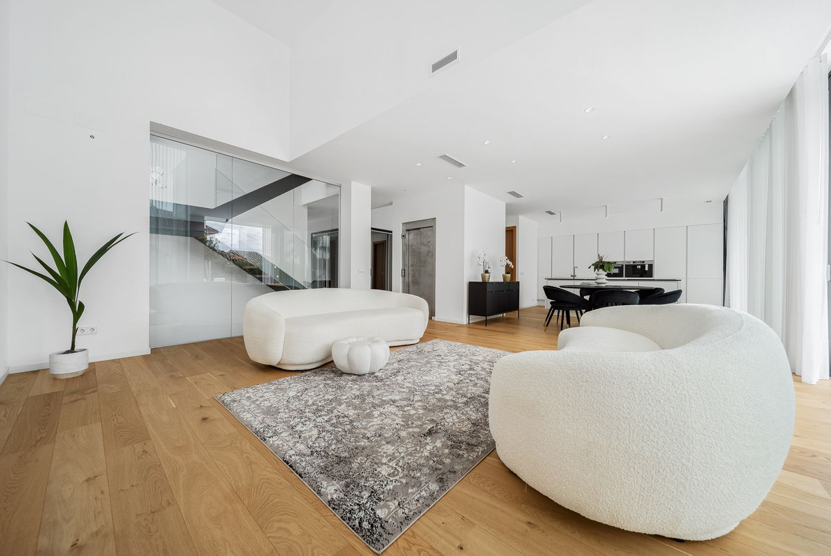 Se vende Villa - Chalet de 6 dormitorios en Costa Del Sol, Málaga, España