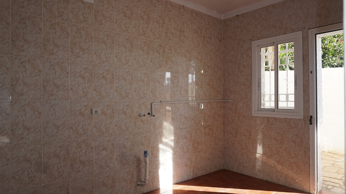 Se vende Villa - Chalet de 10 dormitorios en Costa Del Sol East, Málaga, España