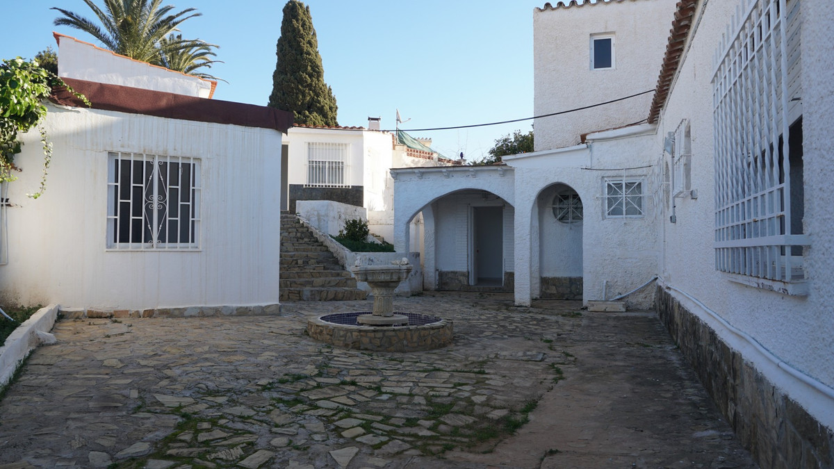 Se vende Villa - Chalet de 10 dormitorios en Costa Del Sol East, Málaga, España