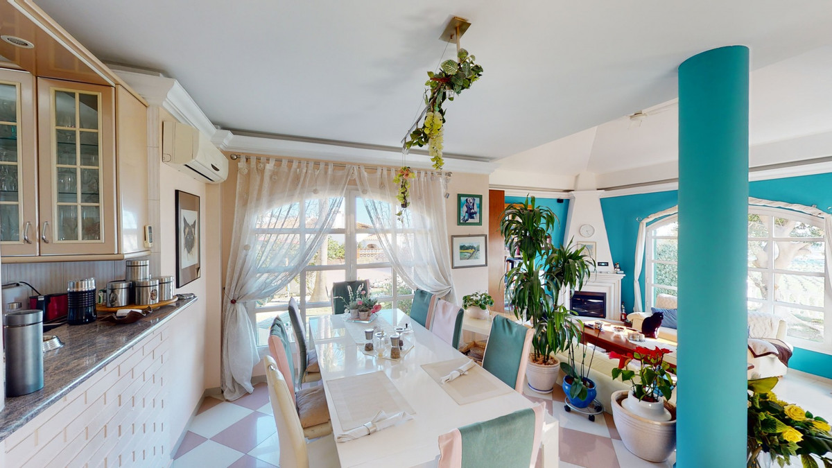 Se vende Villa - Chalet de 8 dormitorios en Costa Del Sol East, Málaga, España