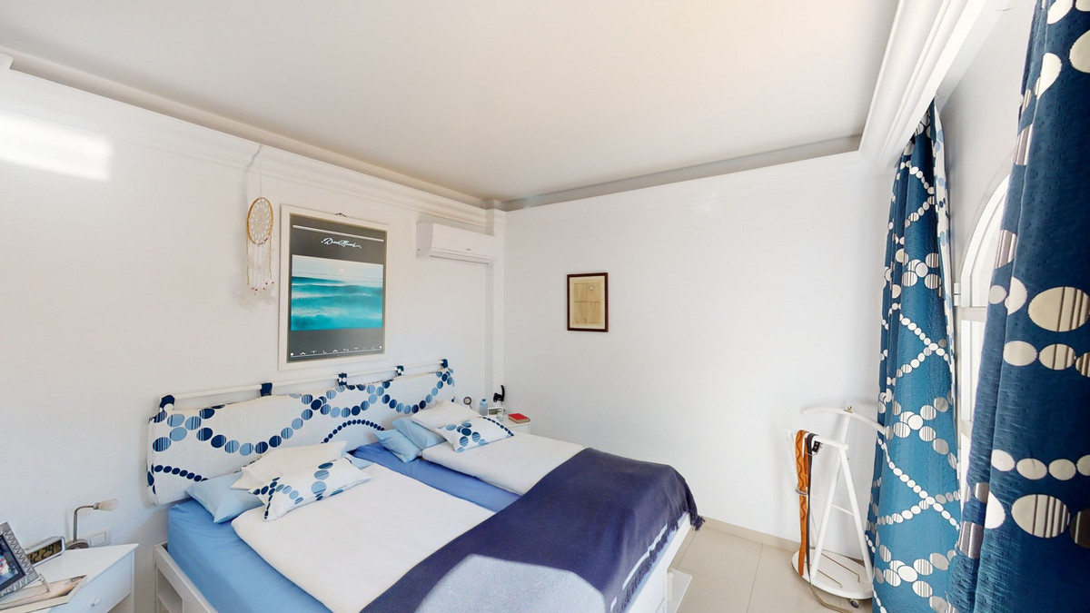 Se vende Villa - Chalet de 8 dormitorios en Costa Del Sol East, Málaga, España