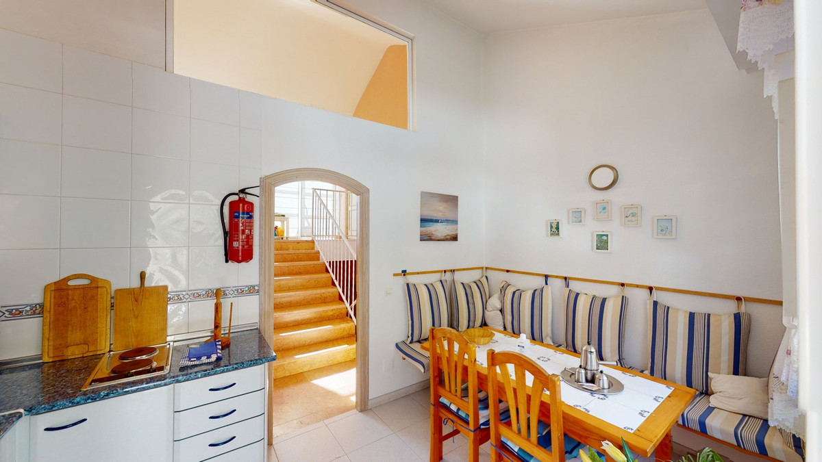 Se vende Villa - Chalet de 8 dormitorios en Costa Del Sol East, Málaga, España