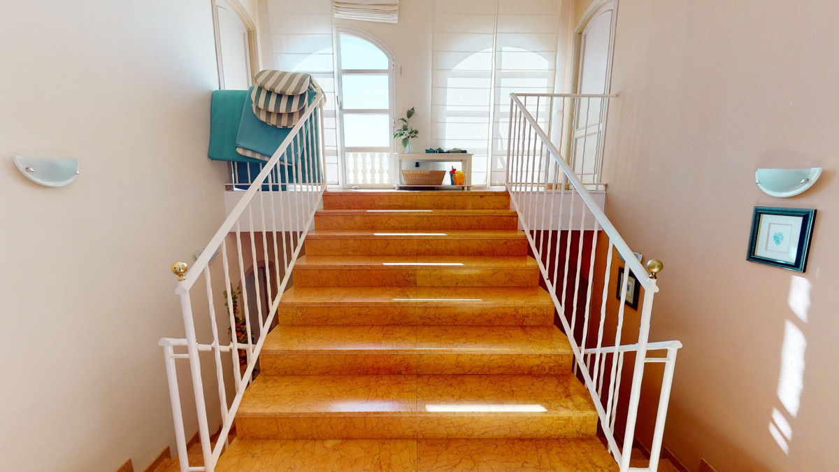 Se vende Villa - Chalet de 8 dormitorios en Costa Del Sol East, Málaga, España