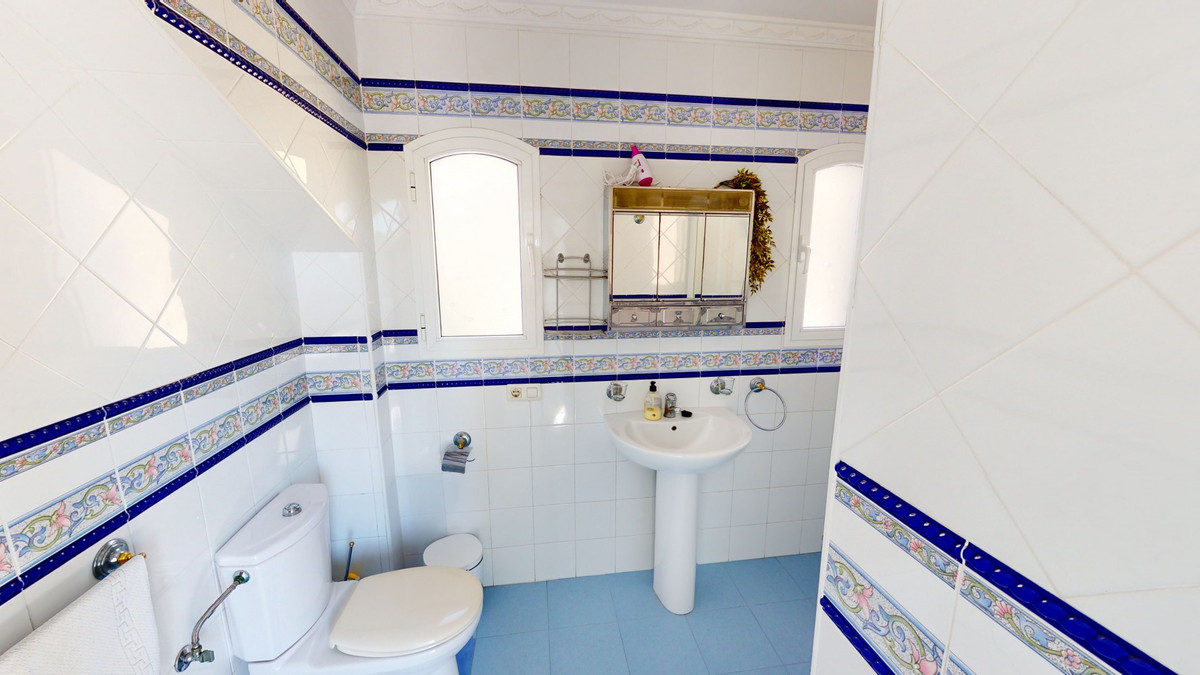 Se vende Villa - Chalet de 8 dormitorios en Costa Del Sol East, Málaga, España