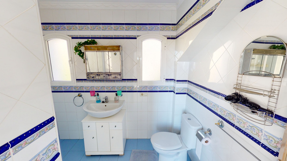 Se vende Villa - Chalet de 8 dormitorios en Costa Del Sol East, Málaga, España