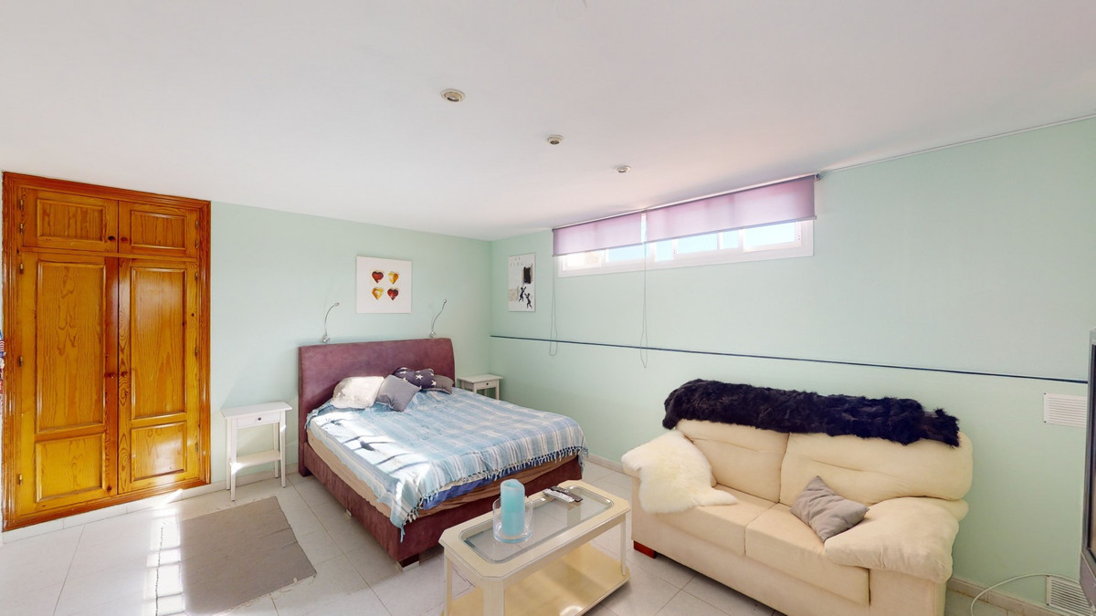 Se vende Villa - Chalet de 8 dormitorios en Costa Del Sol East, Málaga, España
