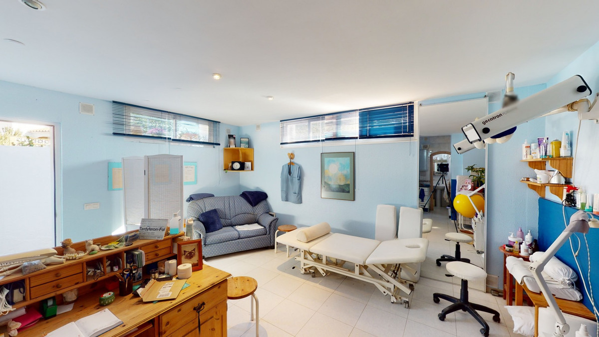 Se vende Villa - Chalet de 8 dormitorios en Costa Del Sol East, Málaga, España