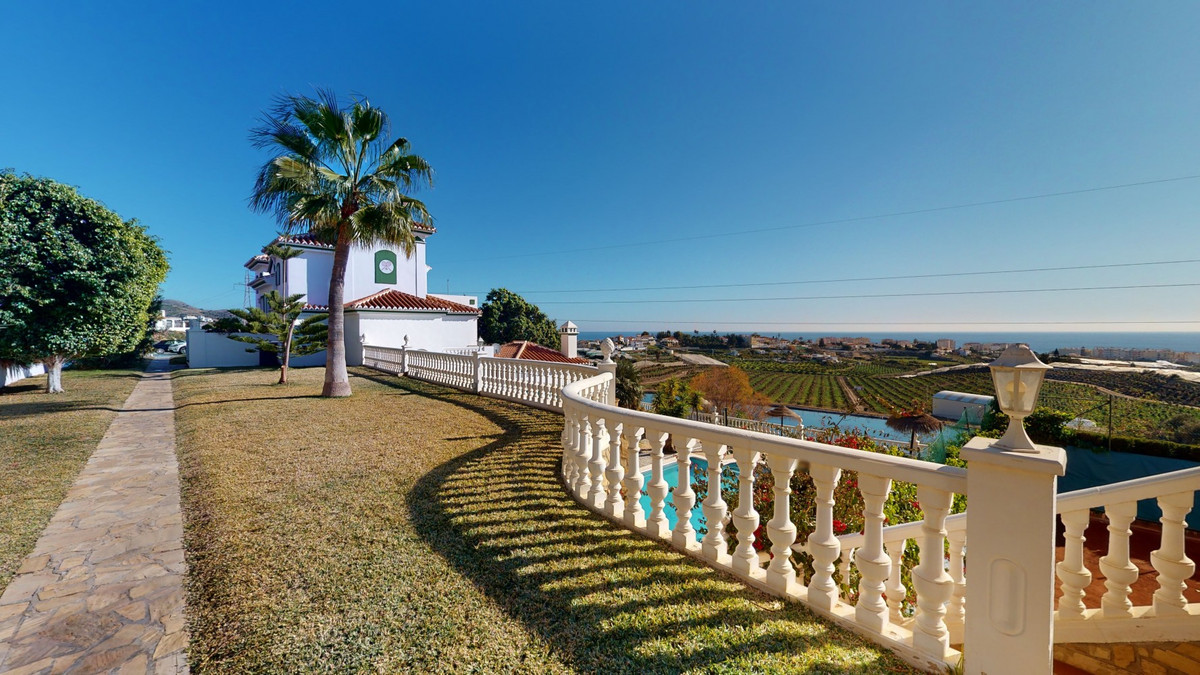 Se vende Villa - Chalet de 8 dormitorios en Costa Del Sol East, Málaga, España