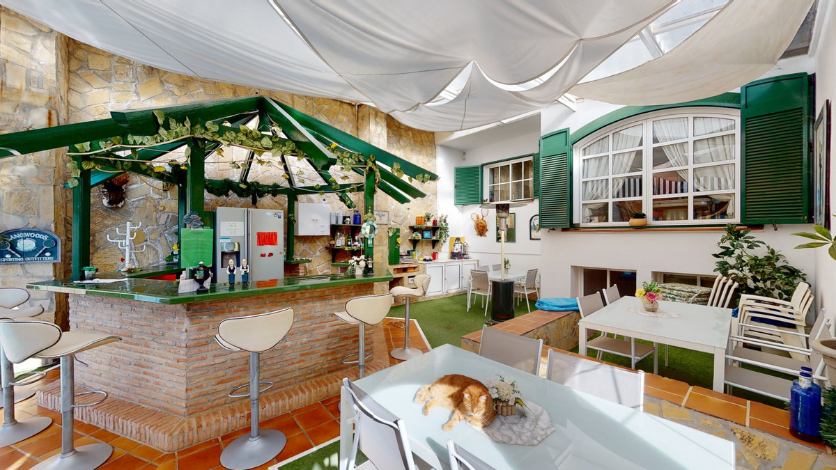 Se vende Villa - Chalet de 8 dormitorios en Costa Del Sol East, Málaga, España