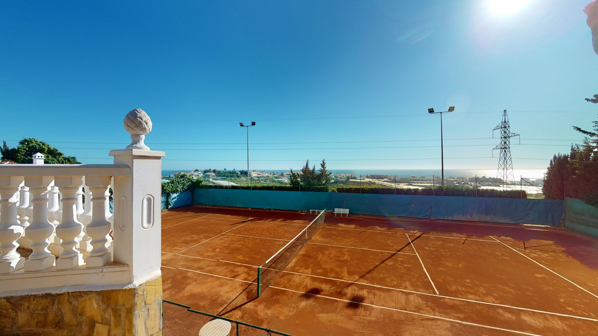 Se vende Villa - Chalet de 8 dormitorios en Costa Del Sol East, Málaga, España