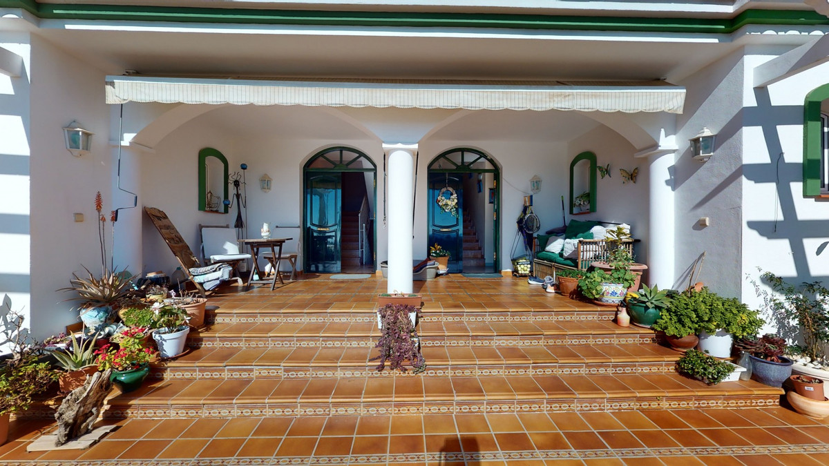 Se vende Villa - Chalet de 8 dormitorios en Costa Del Sol East, Málaga, España