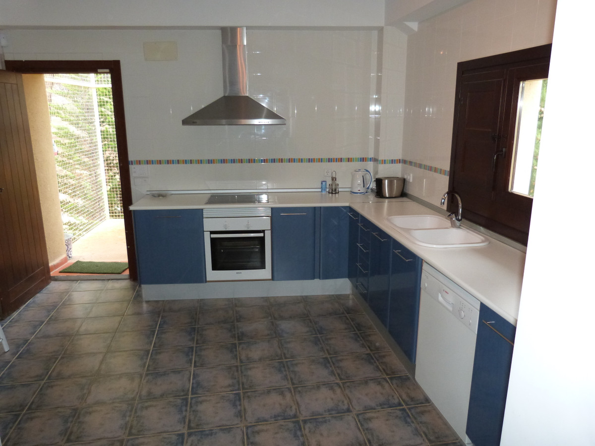 15 Bed Townhouse for sale in Ibi Costa Blanca, Alicante, Spain
