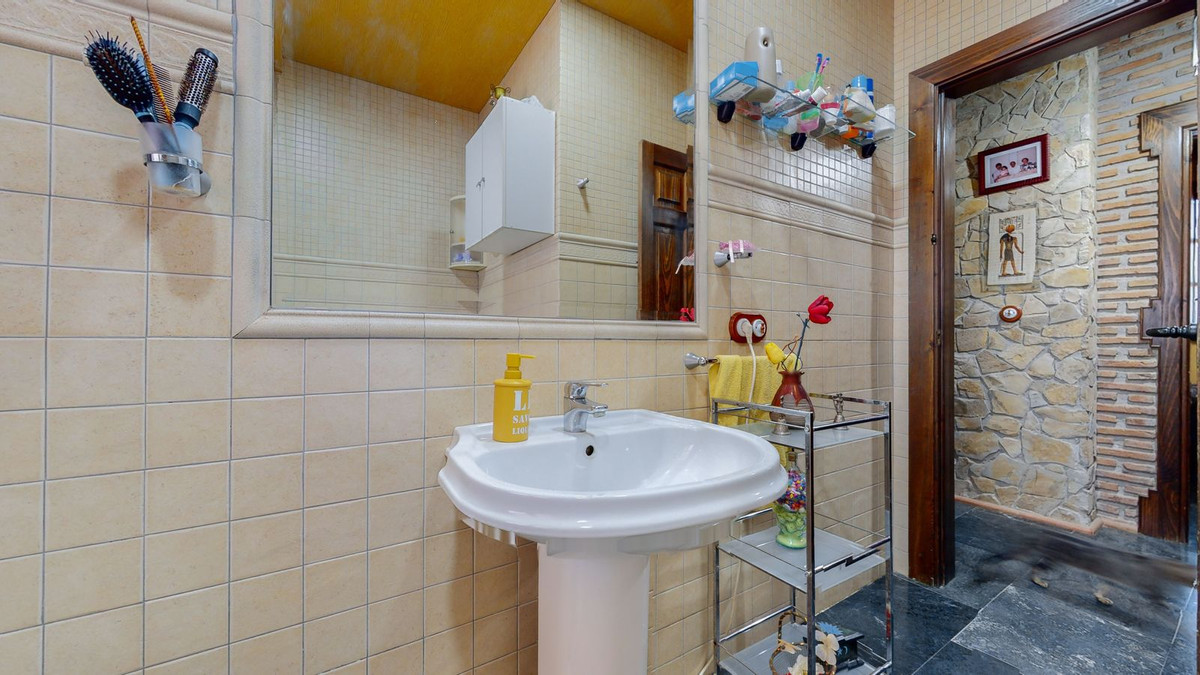 4 Bed Townhouse for sale in Bobadilla Málaga, Málaga, Spain