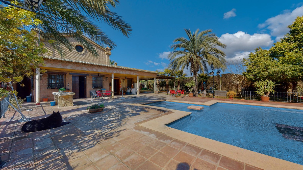 4 Bed Townhouse for sale in Bobadilla Málaga, Málaga, Spain