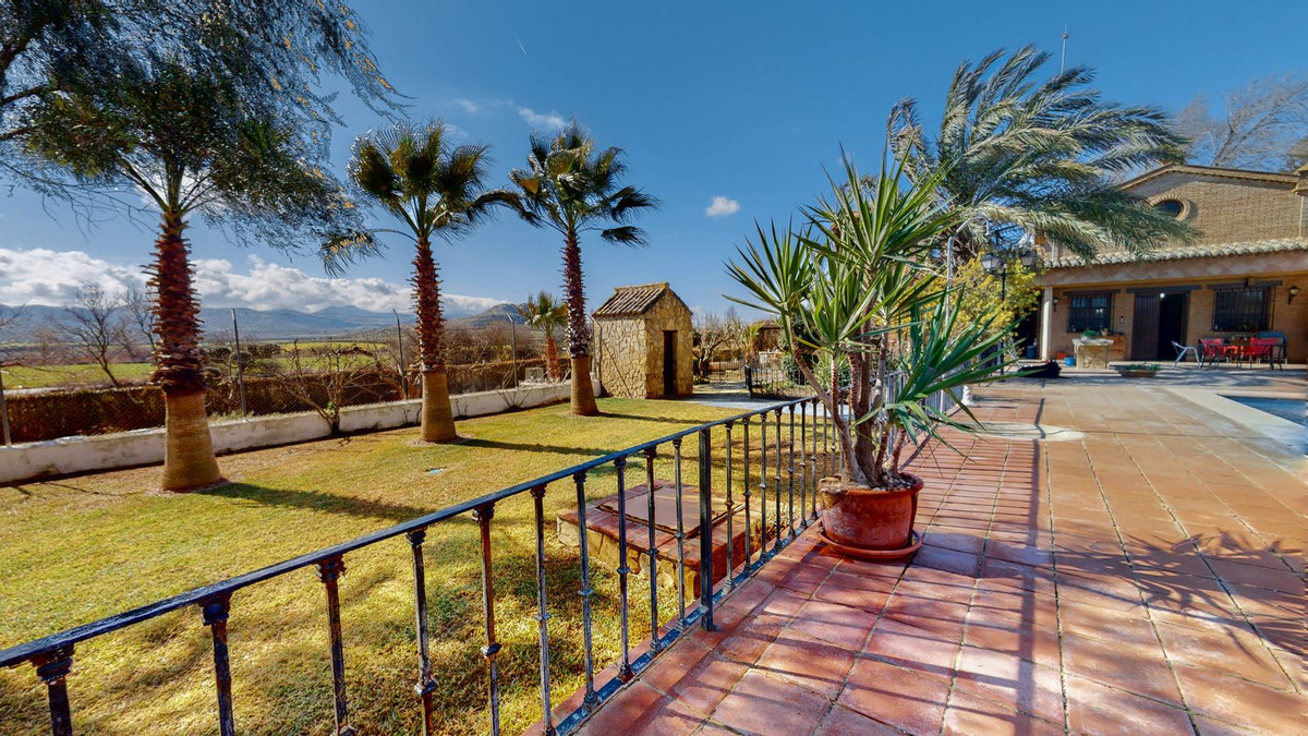 4 Bed Townhouse for sale in Bobadilla Málaga, Málaga, Spain