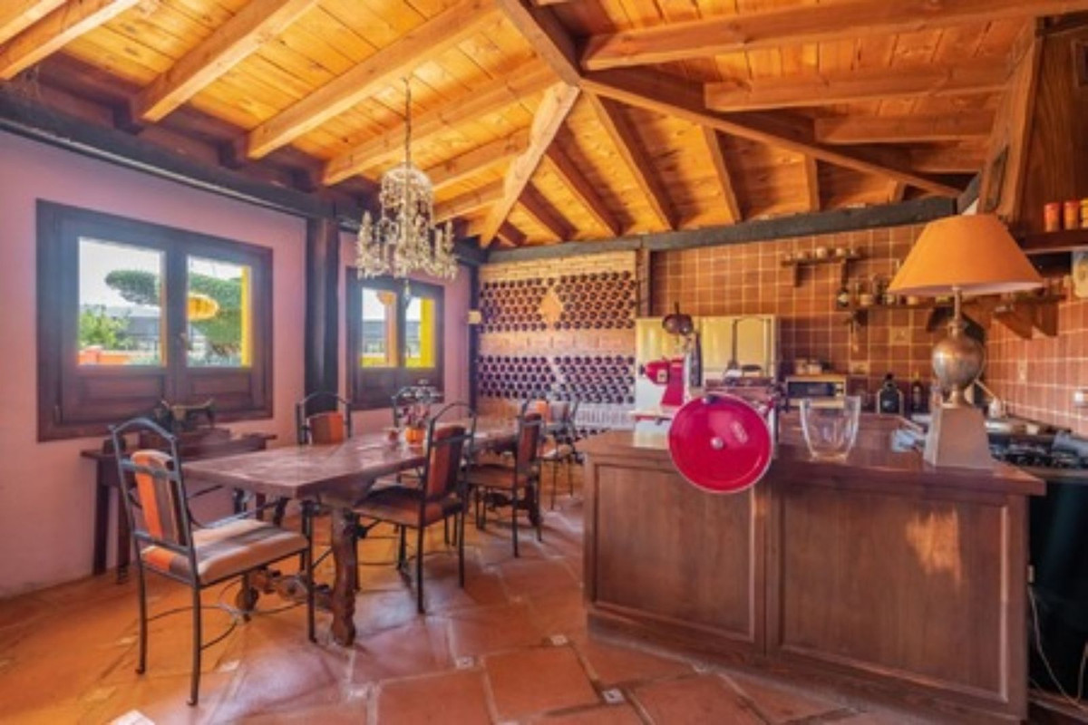 Se vende Finca - Cortijo de 8 dormitorios en Costa Del Sol, Málaga, España