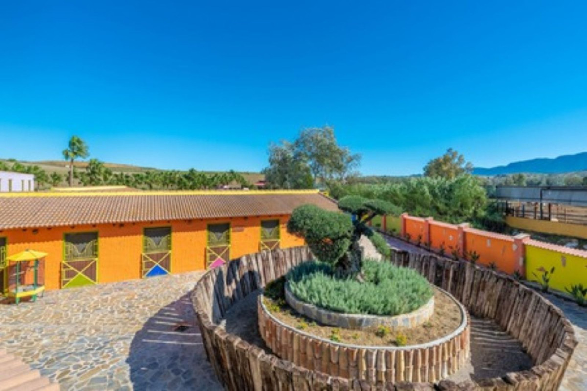 Se vende Finca - Cortijo de 8 dormitorios en Costa Del Sol, Málaga, España