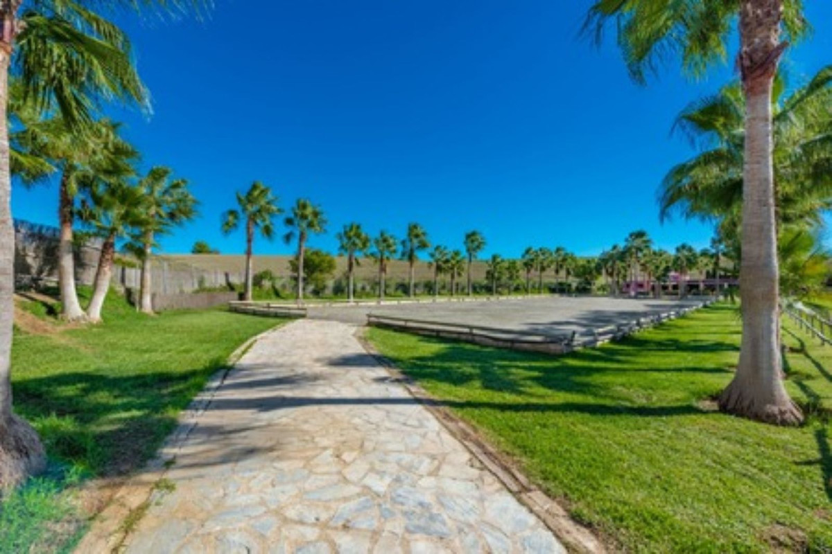 Se vende Finca - Cortijo de 8 dormitorios en Costa Del Sol, Málaga, España