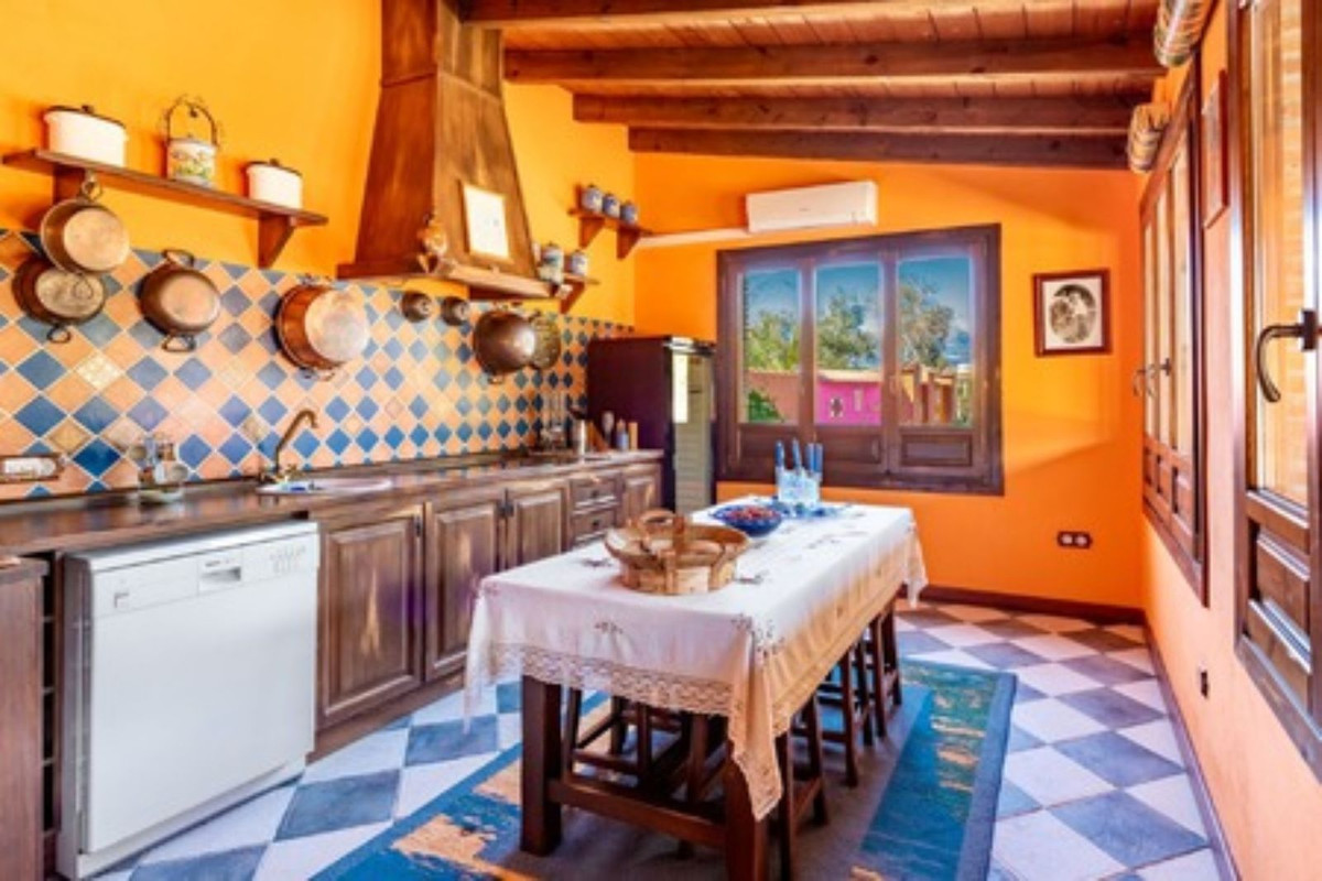 Se vende Finca - Cortijo de 8 dormitorios en Costa Del Sol, Málaga, España