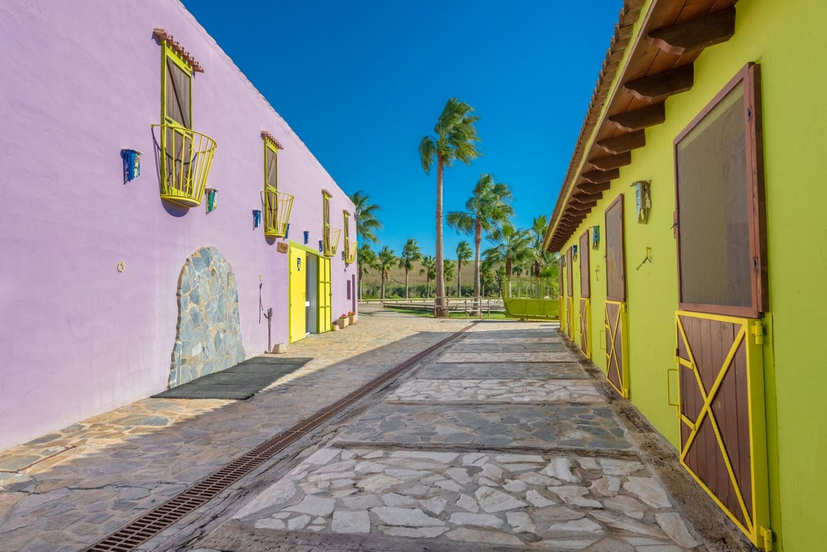 Se vende Finca - Cortijo de 8 dormitorios en Costa Del Sol, Málaga, España