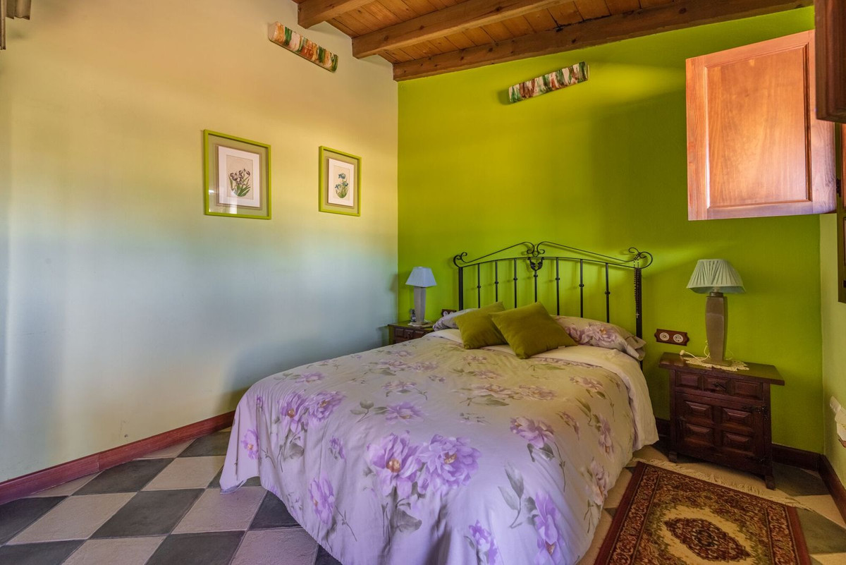 Se vende Finca - Cortijo de 8 dormitorios en Costa Del Sol, Málaga, España