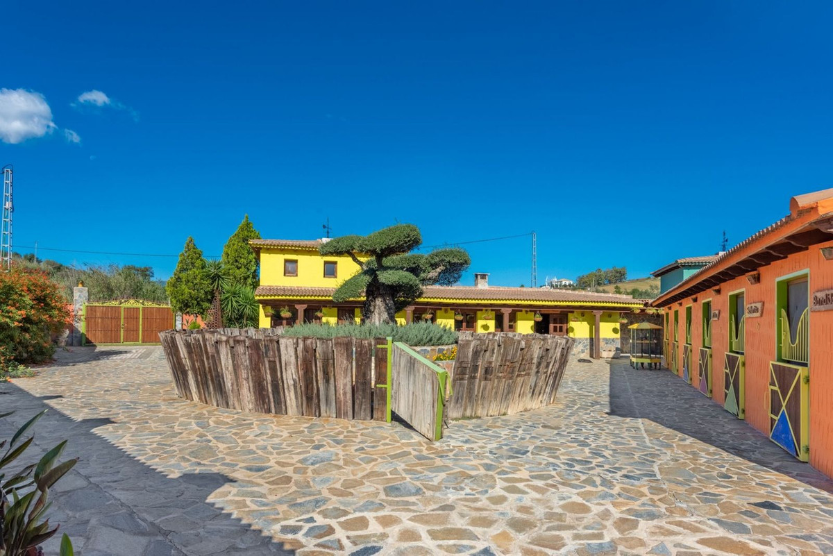 Se vende Finca - Cortijo de 8 dormitorios en Costa Del Sol, Málaga, España