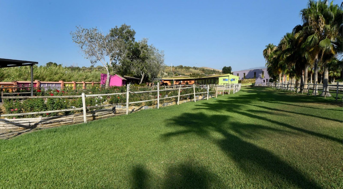Se vende Finca - Cortijo de 8 dormitorios en Costa Del Sol, Málaga, España