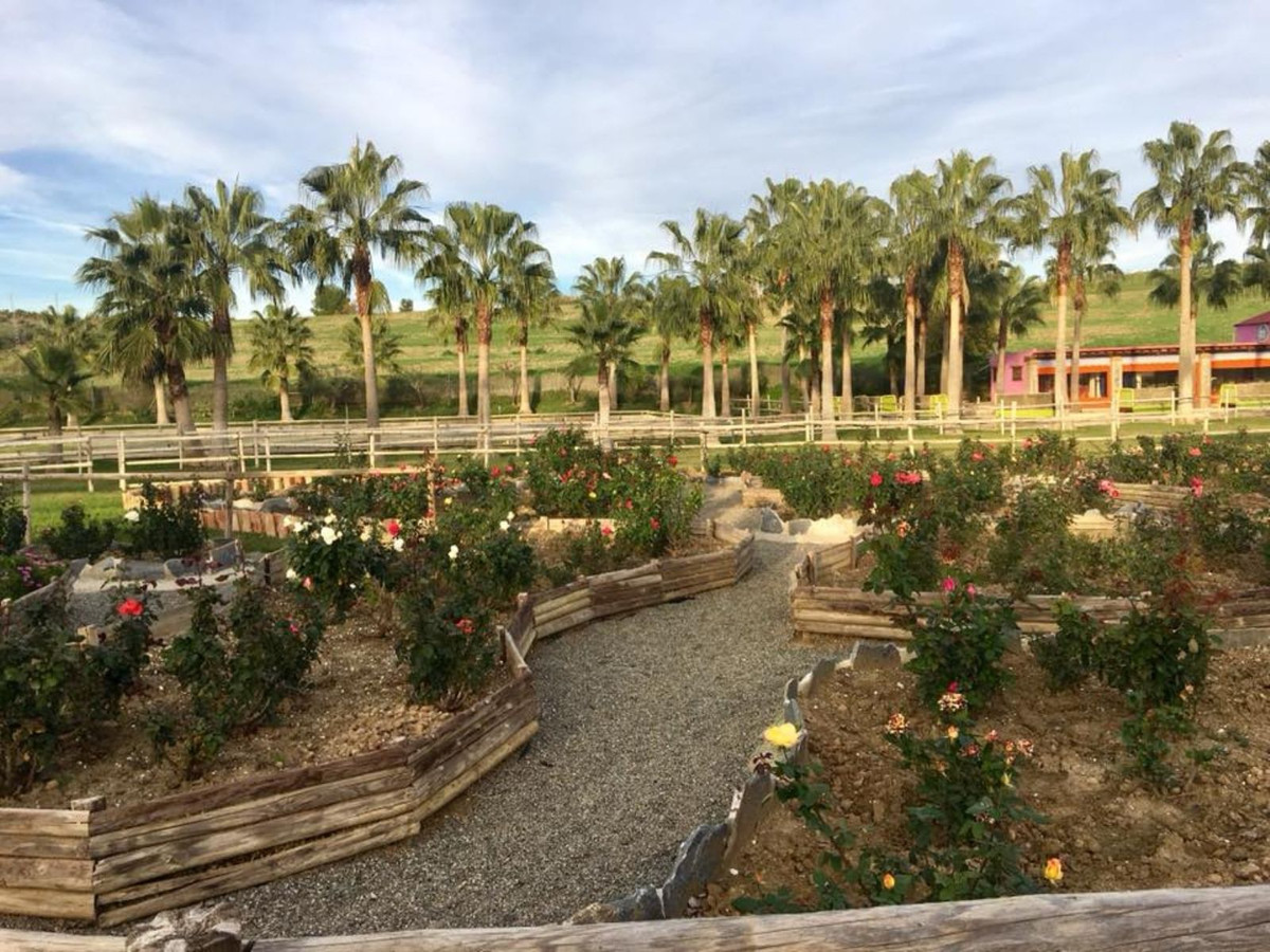 Se vende Finca - Cortijo de 8 dormitorios en Costa Del Sol, Málaga, España