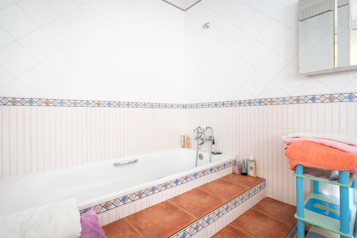 Se vende Adosada de 3 dormitorios en Costa Del Sol, Cadiz, España