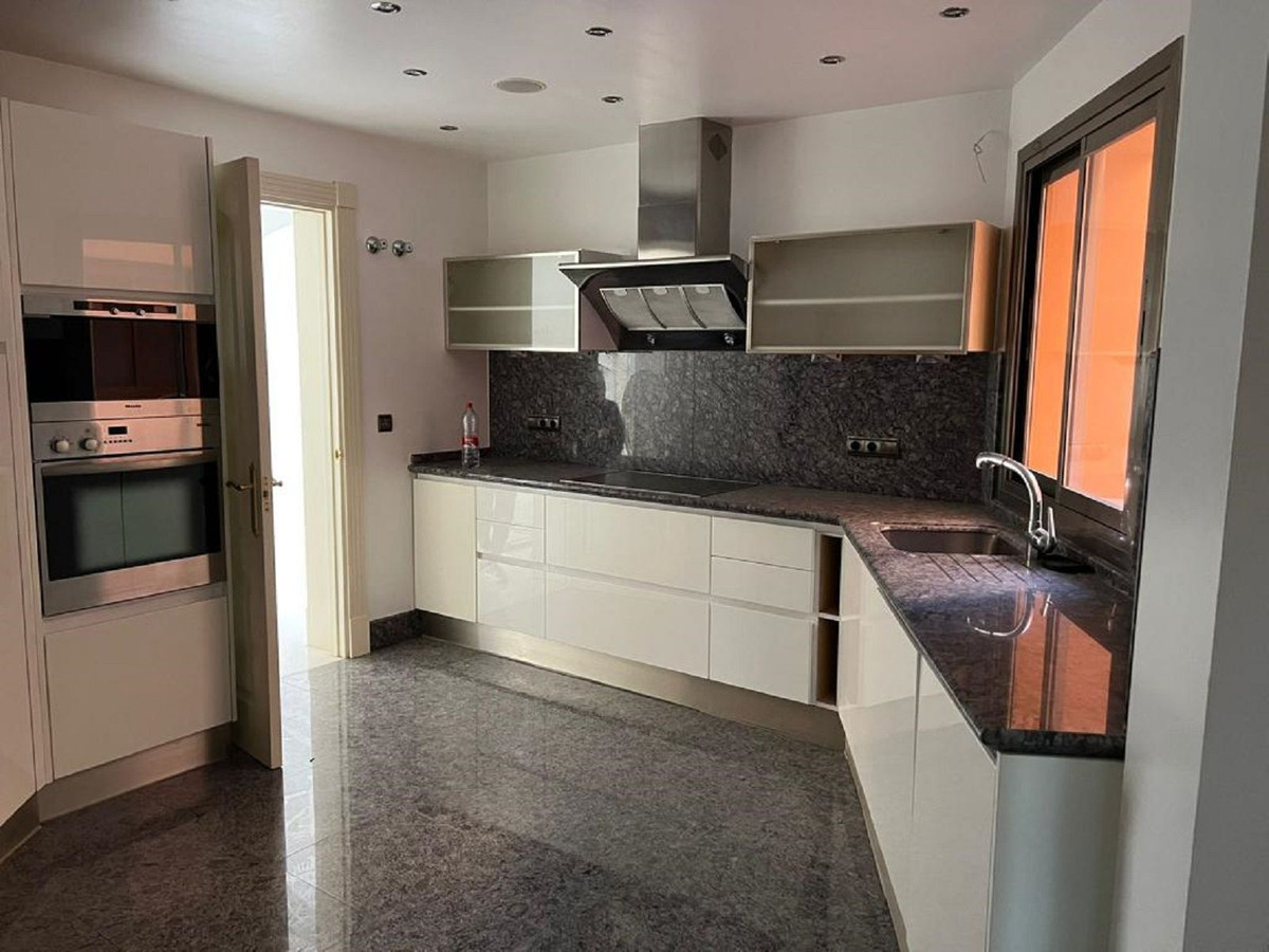 3 Bed Apartment for sale in Puerto Banús Costa Del Sol, Málaga, Spain