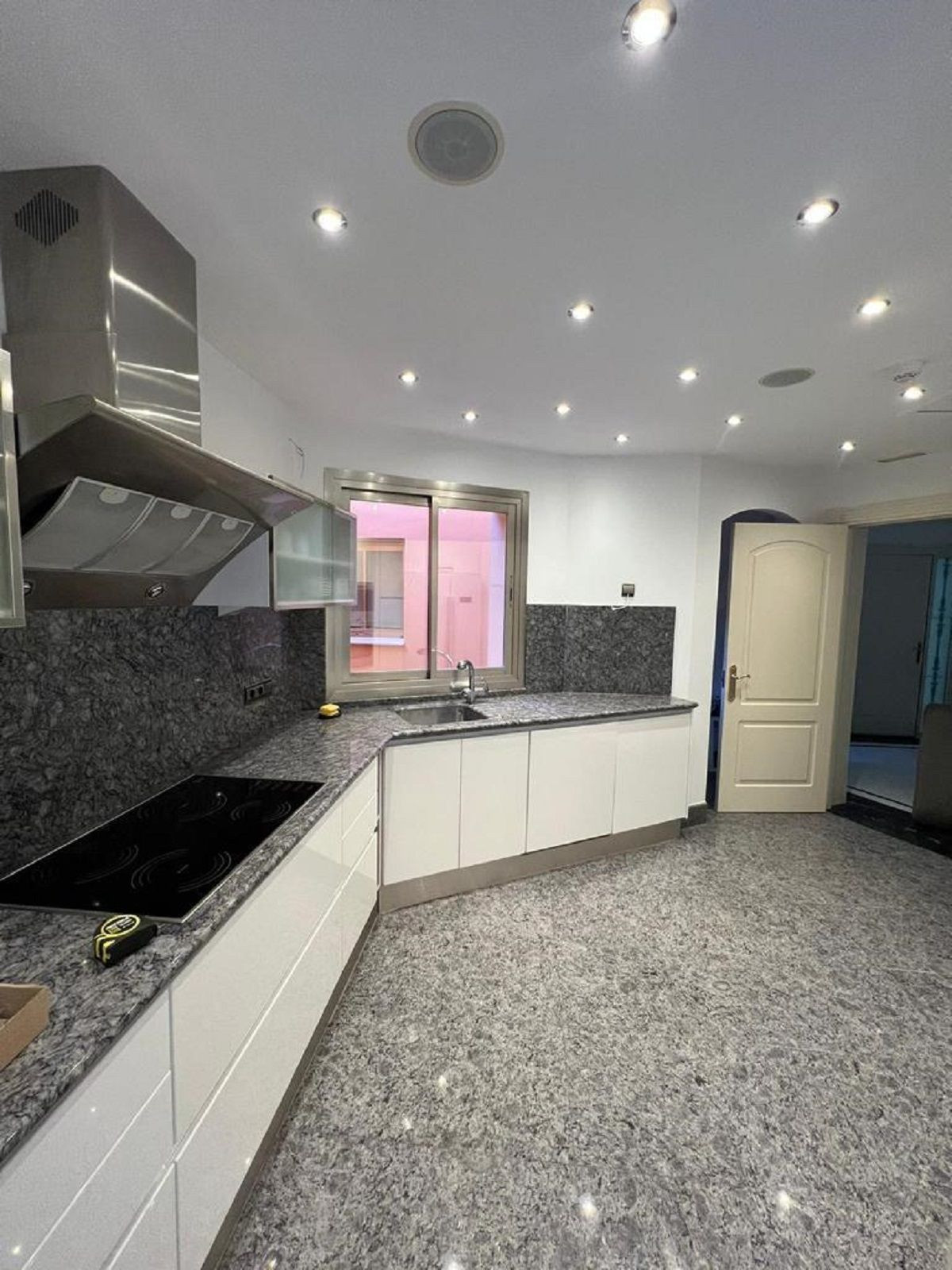 3 Bed Apartment for sale in Puerto Banús Costa Del Sol, Málaga, Spain
