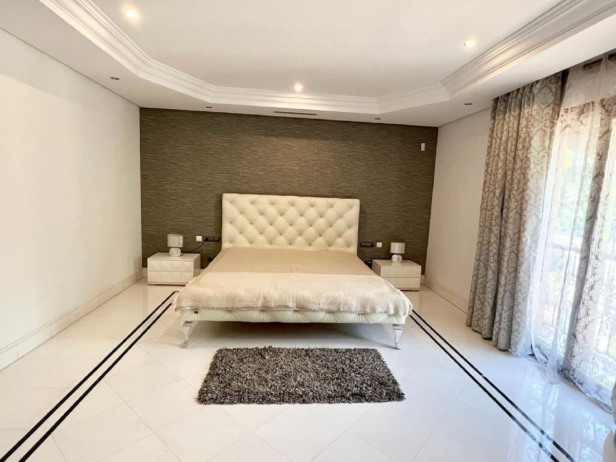 3 Bed Apartment for sale in Puerto Banús Costa Del Sol, Málaga, Spain