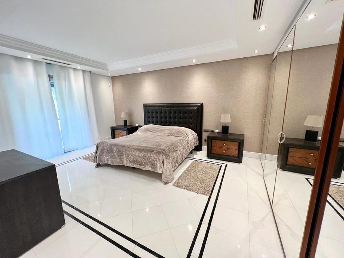 3 Bed Apartment for sale in Puerto Banús Costa Del Sol, Málaga, Spain