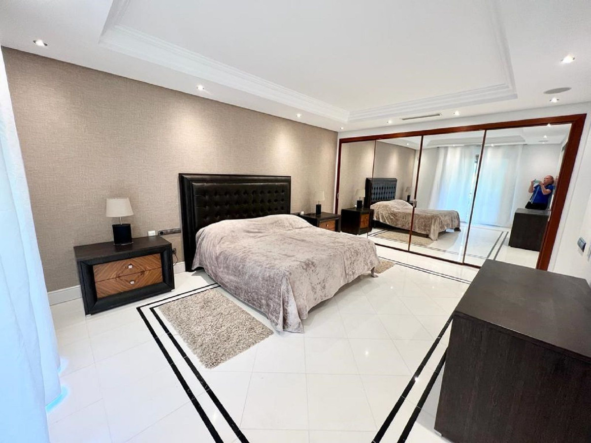 3 Bed Apartment for sale in Puerto Banús Costa Del Sol, Málaga, Spain
