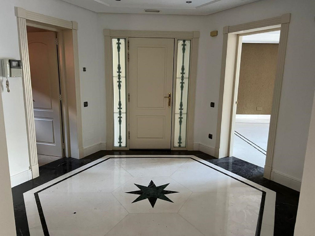3 Bed Apartment for sale in Puerto Banús Costa Del Sol, Málaga, Spain