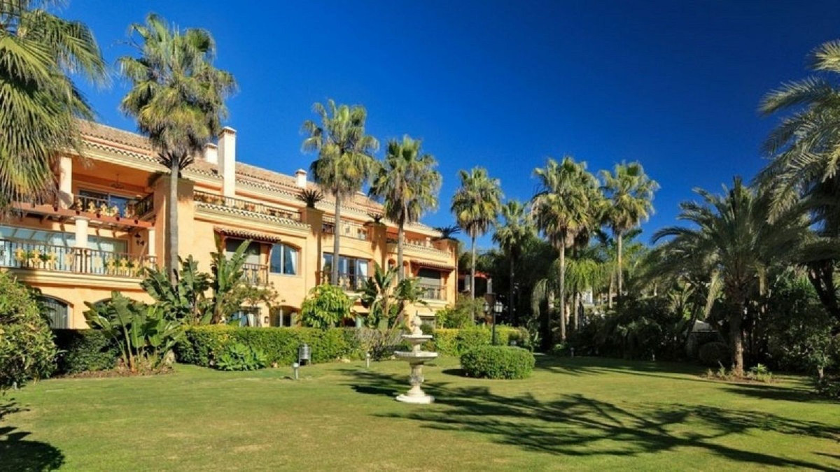 3 Bed Apartment for sale in Puerto Banús Costa Del Sol, Málaga, Spain