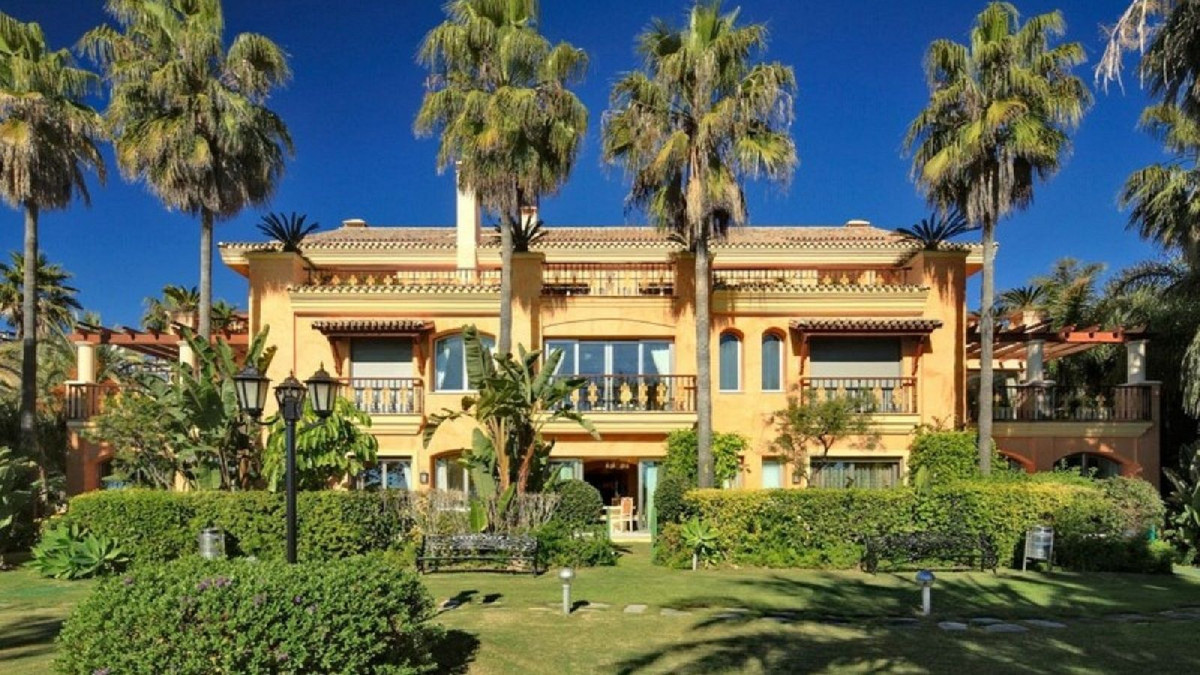 3 Bed Apartment for sale in Puerto Banús Costa Del Sol, Málaga, Spain
